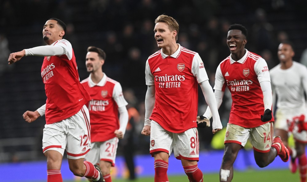 足球中超新赛季赛程发布，王牌对决连环上演（中超新赛季赛程官宣，巅峰对决轮番上演）