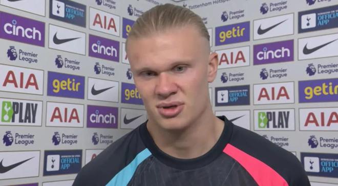 久常凉在比赛中手滑，球杆脱手刚好砸在了自己的小球上