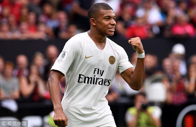 足坛狂欢一夜！欧冠7冠王3-2大逆转登顶意甲，红魔4-1大胜中资球队升第6（欧陆足坛沸腾！欧冠七冠豪门3-2逆转登顶意甲，红魔4-1痛击中资球队跃居第六）